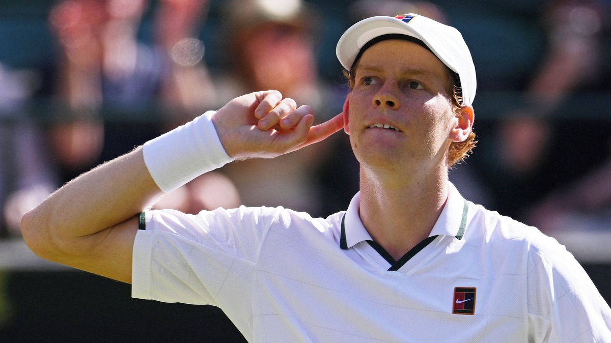 Sinner je ve Wimbledonu v osmifinále, Djokovič vyrovnal rekord