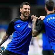 Argentinec Lionel Messi při rozcvičení.