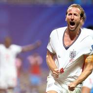 Harry Kane (vpravo) slaví vstřelenou první branku do sítě DR Kongo
