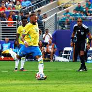 Neymar proměňuje penaltu.