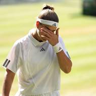 Karolína Muchová z Česka během finále Wimbledonu proti Lindě Noskové.