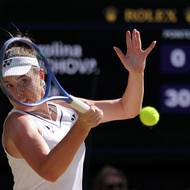 Linda Nosková z Česka během finále Wimbledonu proti Karolíně Muchové.