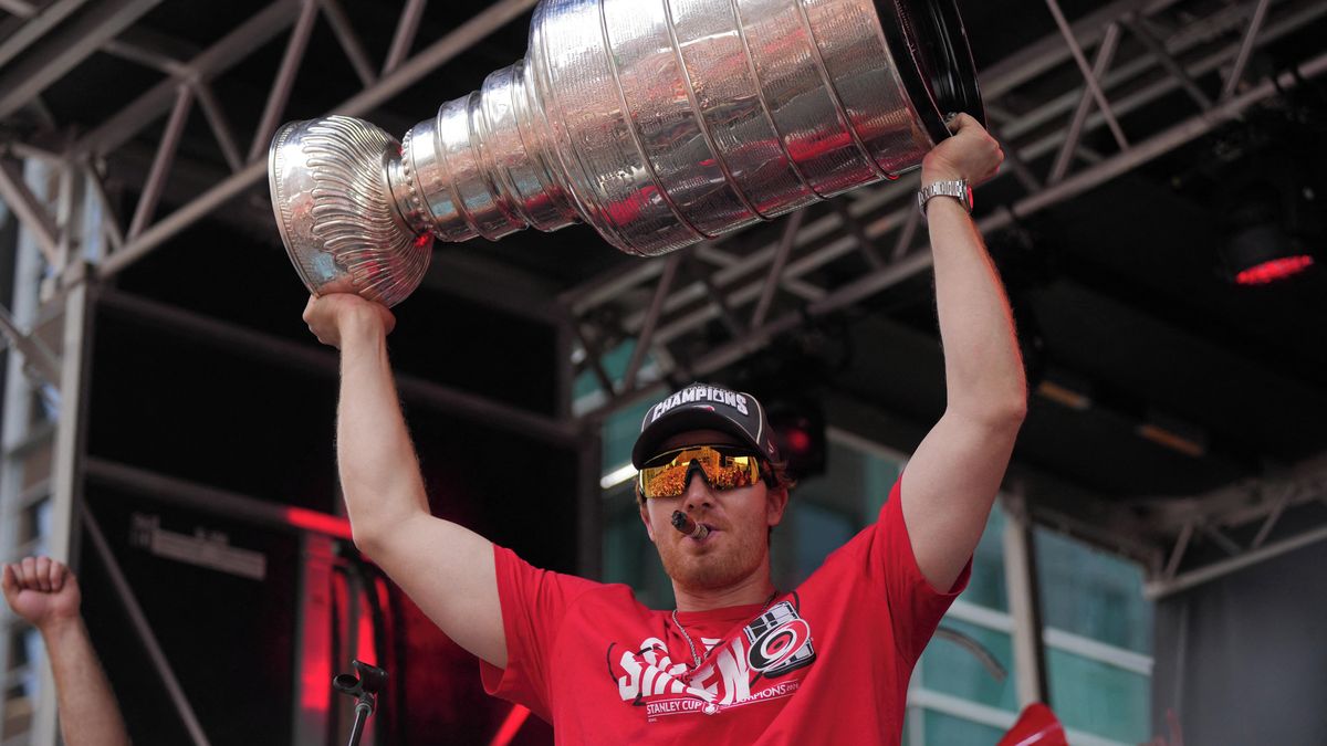 Andersen bude po zisku Stanley Cupu s Carolinou chytat za Edmonton