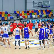 Hlouček českých reprezentantů na tréninku v pražské Královce