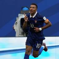 Kylian Mbappé slaví druhou branku v zápase o bronz 
