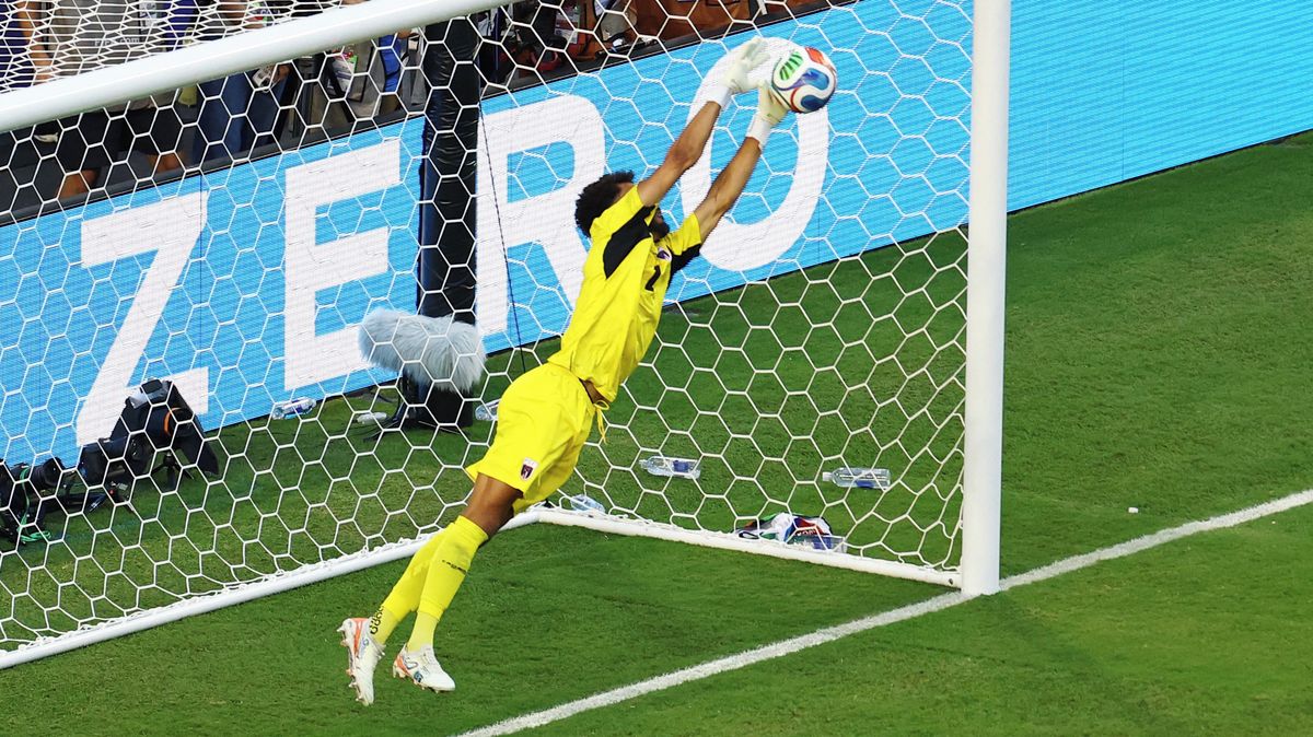 Brankář Kapverd mučil šampiony. Udělal víc kliček než Ronaldo, získal další miliony fanoušků