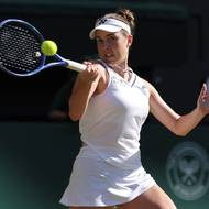 Linda Nosková během českého finále Wimbledonu proti Karolíně Muchové.
