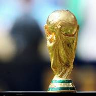 O tohle všichni usilují. Trofej pro mistry světa.