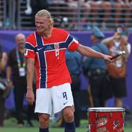 Bubeník Erling Haaland.