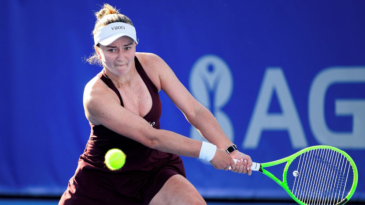 TENIS ONLINE: První set vrcholí, Krejčíková má v Praze problémy se servisem talentované Rakušanky