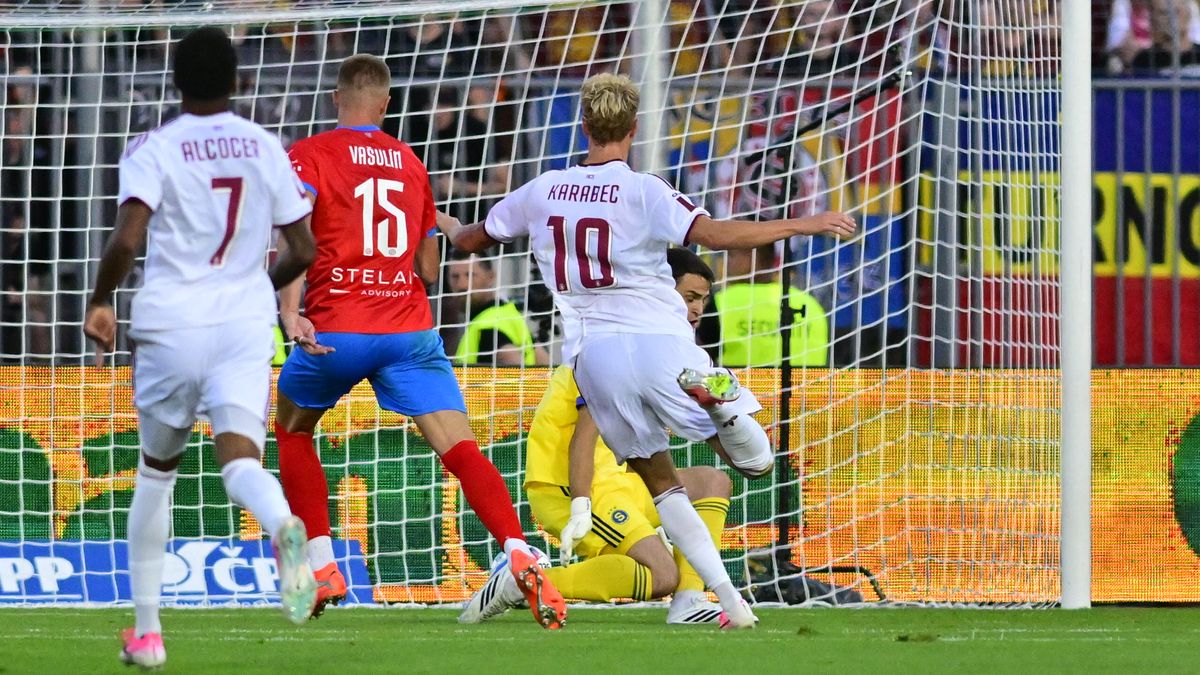 FOTBAL ONLINE: Šok pro Spartu, Zbrojovka jde do vedení. Plzeň nestačila na Liberec. Baník vyhrál ve Zlíně