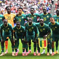 Senegalští fotbalisté těsně před úvodním hvizdem zápasu s Belgií.