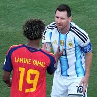 39letý Lionel Messi a 19letý Lamine Yamal.