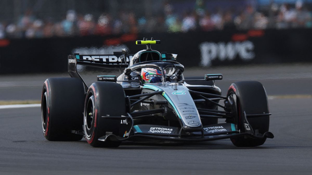 Antonelli ovládl kvalifikaci v Silverstonu. Po triumfu ve sprintu získal i pole position