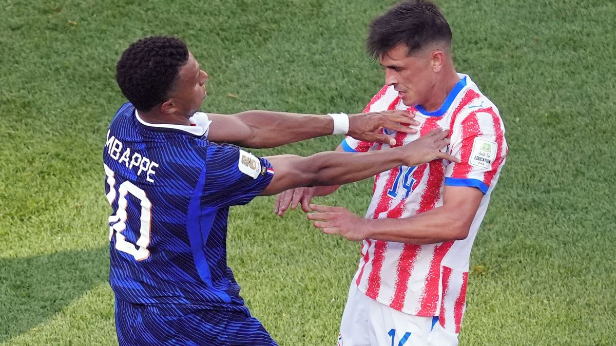 Mbappé se vysmíval provokatérům, pak je poslal domů. Někdy si musíte ušpinit ruce, řekl