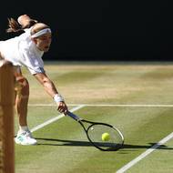 Karolína Muchová z Česka během finále Wimbledonu proti Lindě Noskové.