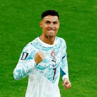 Cristiano Ronaldo slaví gól z penalty. 