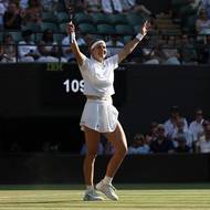 Karolína Muchová zdolala Naomi Ósakaovou a ve Wimbledonu si zahraje semifinále.