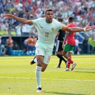 Mbappé slaví první branku zápasu 