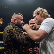 Staredown mezi Karlosem Vémolou a Frédéricem Vosgrönem.
