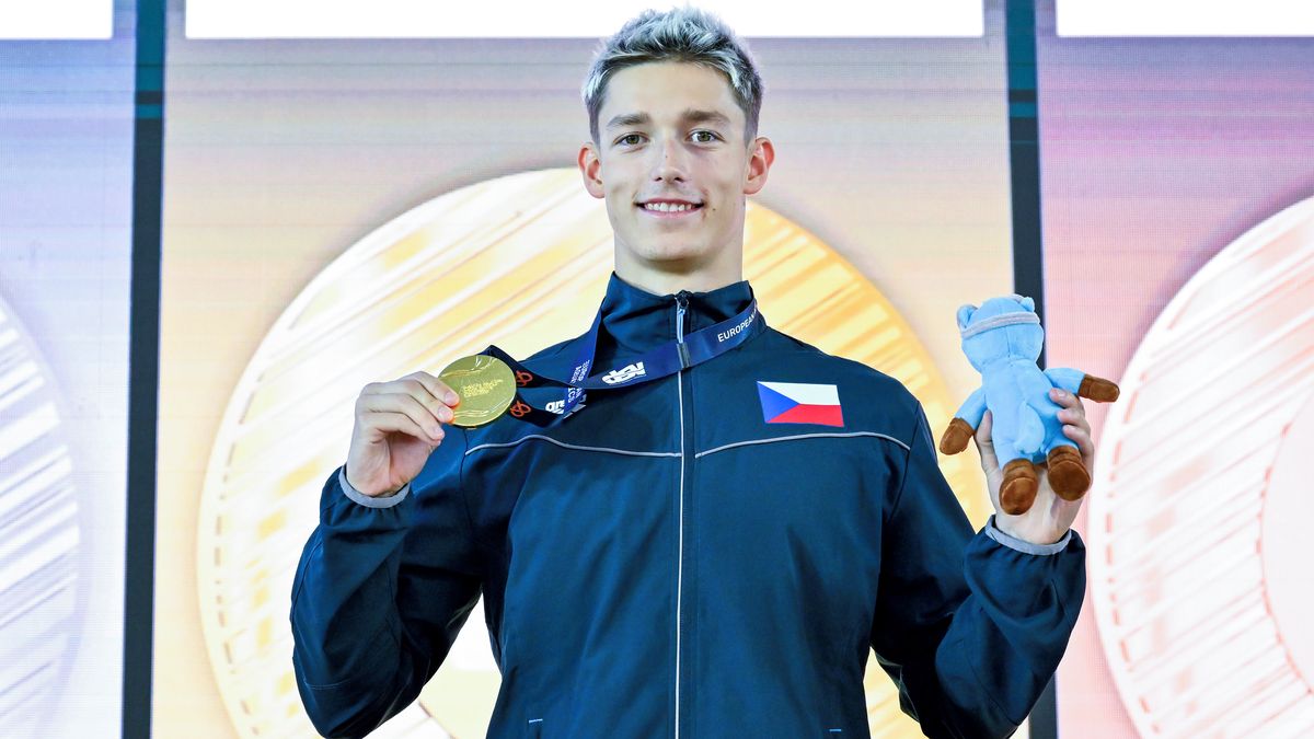 Zlato, zlato, stříbro. Sprintu v bazénu vládne český teenager, nabídky z Ameriky zatím odmítá