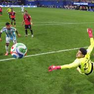 Cristian Romero snižuje proti Egyptu.
