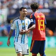 Výjimečné setkání. Lionel Messi a Lamine Yamal při finále MS.