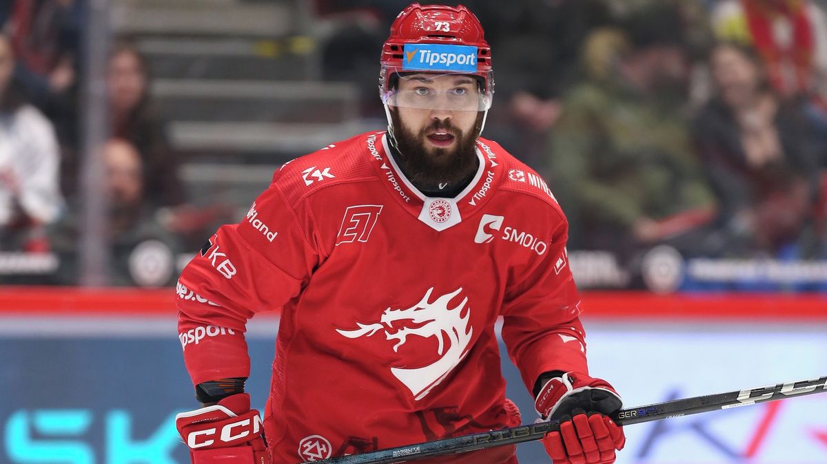 Čtrnáct extraligových sezon v řadě a teď konec. Důrazný bek opouští Třinec navzdory platné smlouvě