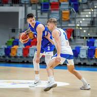 Vít Krejčí v akci během tréninku basketbalové reprezentace