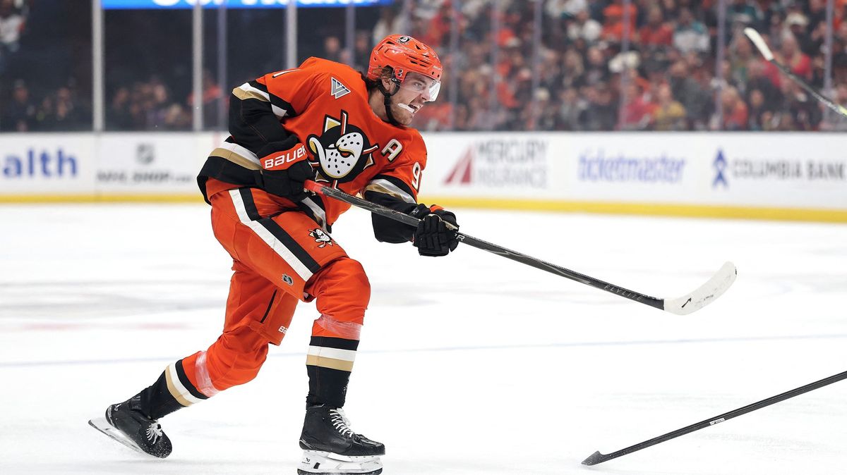 Platový rekord NHL se otřásá. Mladá hvězdička dostala pohádkovou nabídku