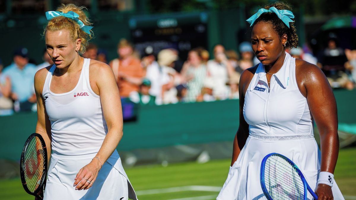 Velké překvapení, Siniaková končí v deblu ve Wimbledonu už před branami semifinále