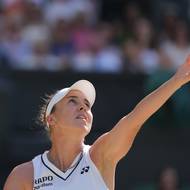 Linda Nosková z Česka během finále Wimbledonu proti Karolíně Muchové.