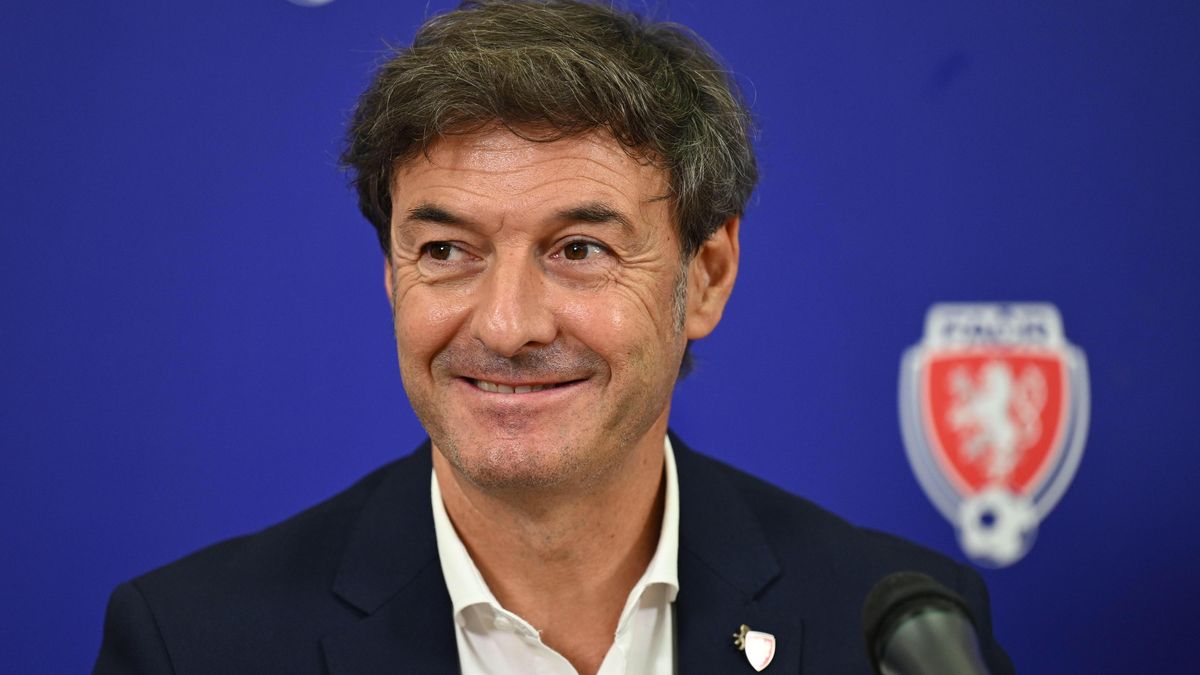 Český fotbal nemá problém, tvrdí zahraniční trenér reprezentace. Chce do ní zpět Schicka