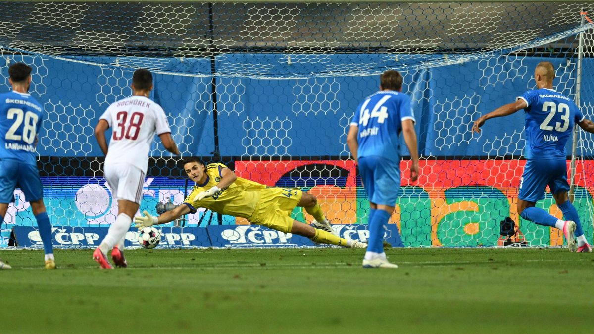 FOTBAL ONLINE: Sparta v obrovských problémech, po půli přichází brutální řez!