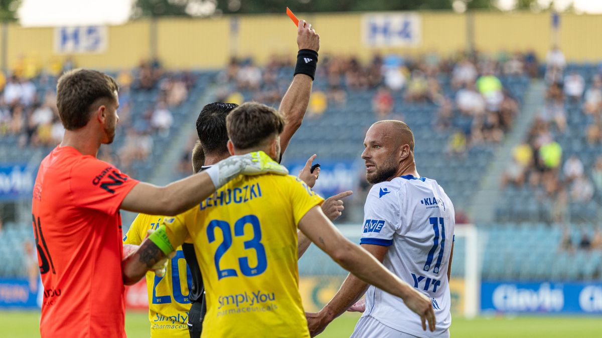 Nechutný zkrat v závěru. Exsparťan při dramatu viděl za svůj prohřešek červenou