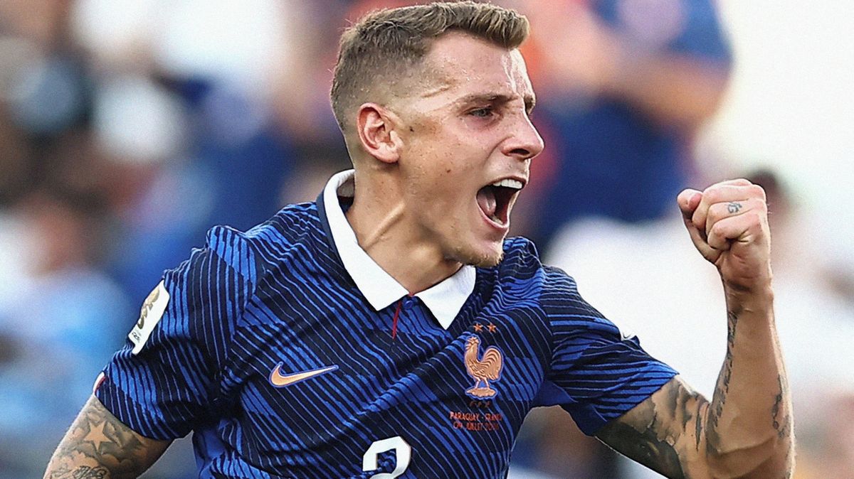 Francouzský obránce Digne se po 11 letech vrací do Paříže