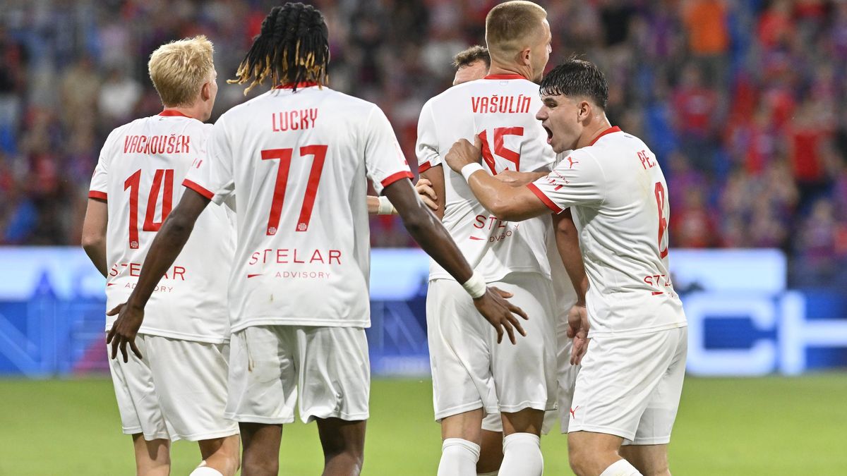 FOTBAL ONLINE: Další plzeňská blamáž? Čas se krátí. Slavia rozdrtila Baník, Liberec dostal dvě červené karty