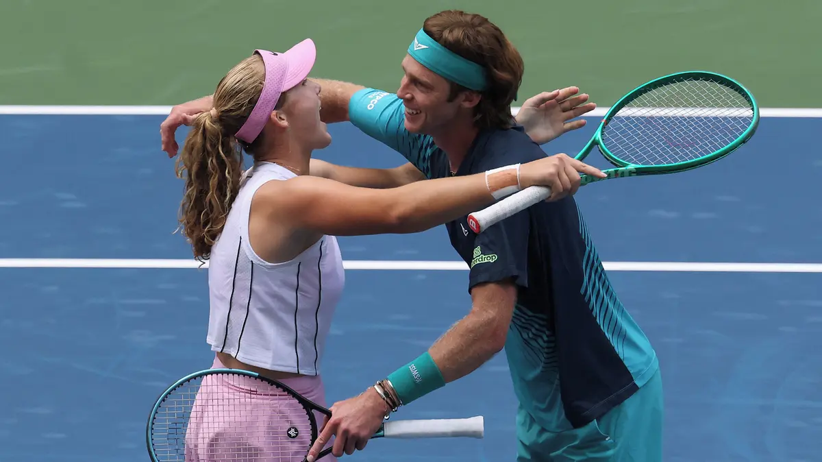 Byla do něj zakoukaná, teď spolu září na US Open. Hvězdný pár vyzve Čechy