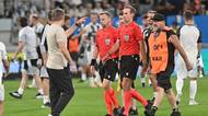 Hořký konec pro Hradec. Inkasoval z penalty v závěru prodloužení. Červená pro trenéra