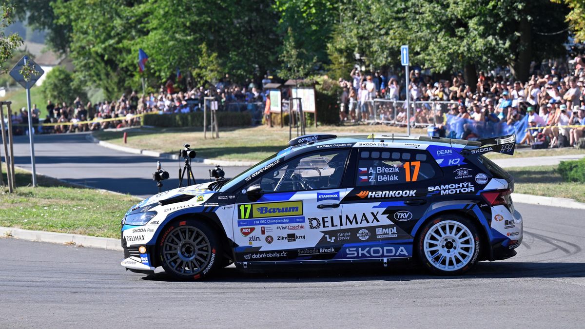 Březík ovládl první etapu Barum rally, Kopeckému vzal šance na titul defekt