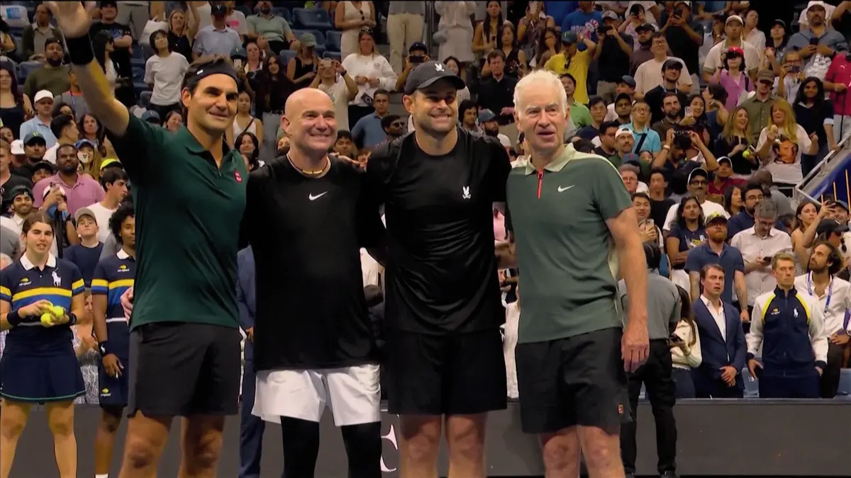 Ikona se vrátila do New Yorku. Federer ve skvělé kondici bavil diváky, fanoušci byli znovu v úžasu