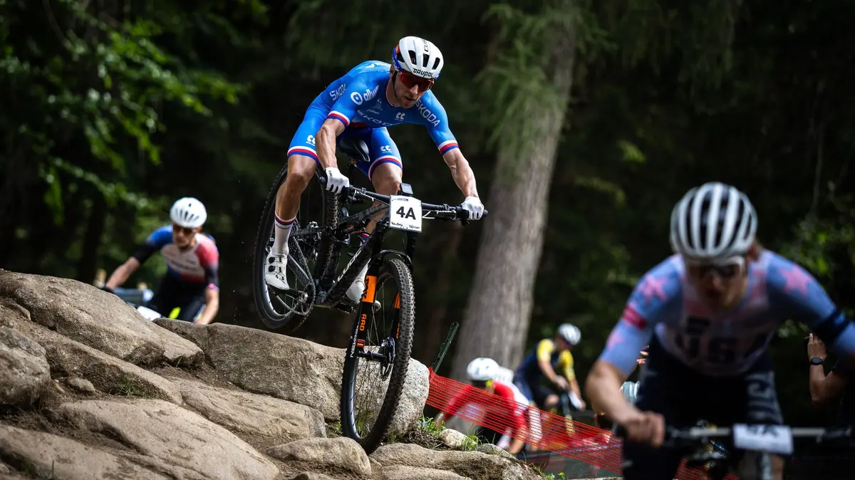 Čeští bikeři byli na MS horských kol ve štafetě sedmí