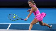 TENIS ONLINE: Bejlek svádí dramatickou bitvu v koncovce první sady! Muchová dominuje, Bouzková přebrala otěže