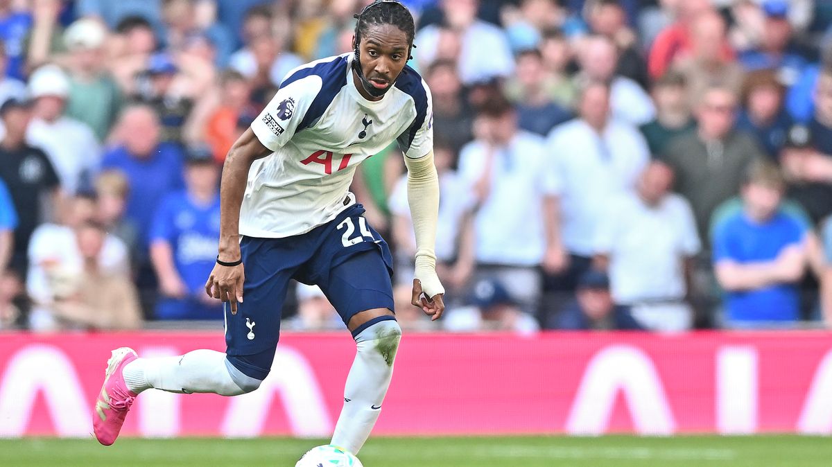 Inter Milán posílil anglický záložník Spence z Tottenhamu