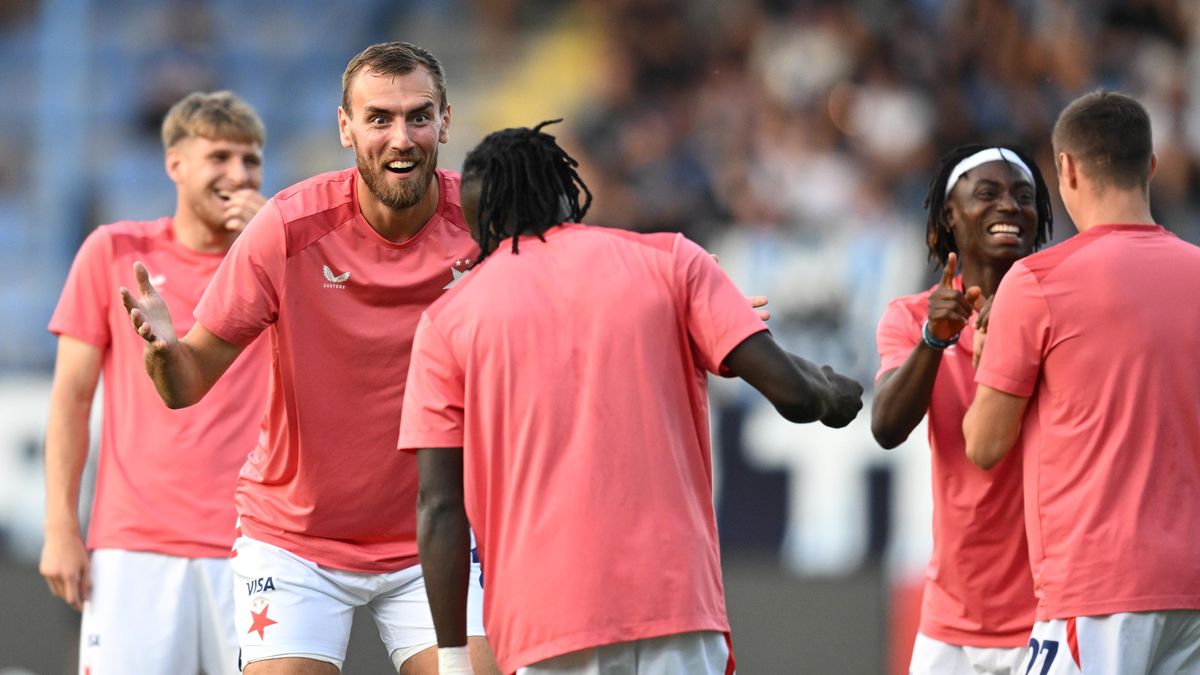 FOTBAL ONLINE: Chorý začne na lavičce, Slavia se chystá na liberecké peklo. Baník udolal Artis