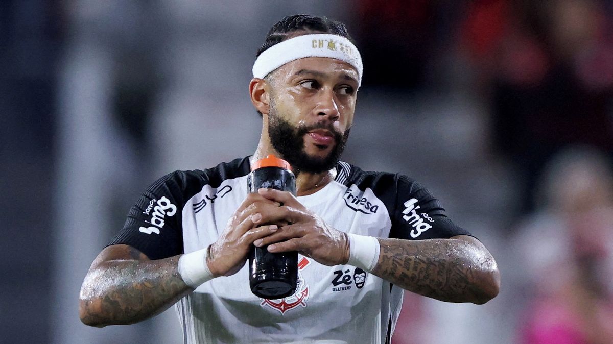 Depay končí v Corinthians, vedení klubu viní z porušení dohody