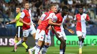 FOTBAL ONLINE: Slavia vede nad urputným Libercem. Baník udolal Artis