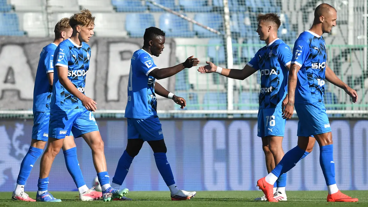 FOTBAL ONLINE: Boleslav proti Baníku drží vedení a přidává další šance. Sparta vyrazí na horkou půdu do Hradce