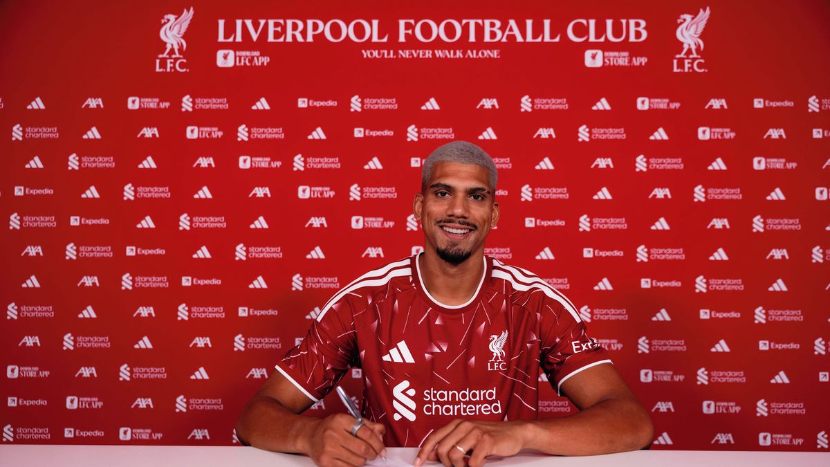 Liverpool získal při zranění obránců na hostování Araúja z Barcelony