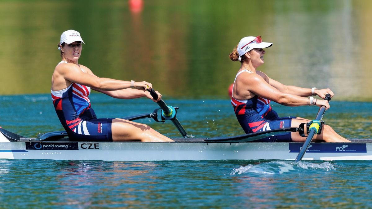 Flamíková se Šantrůčkovou postoupily do semifinále veslařského MS
